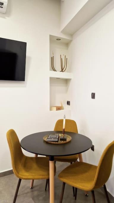 Faronita - Luxury Apt In The Heart Of كالاماتا المظهر الخارجي الصورة