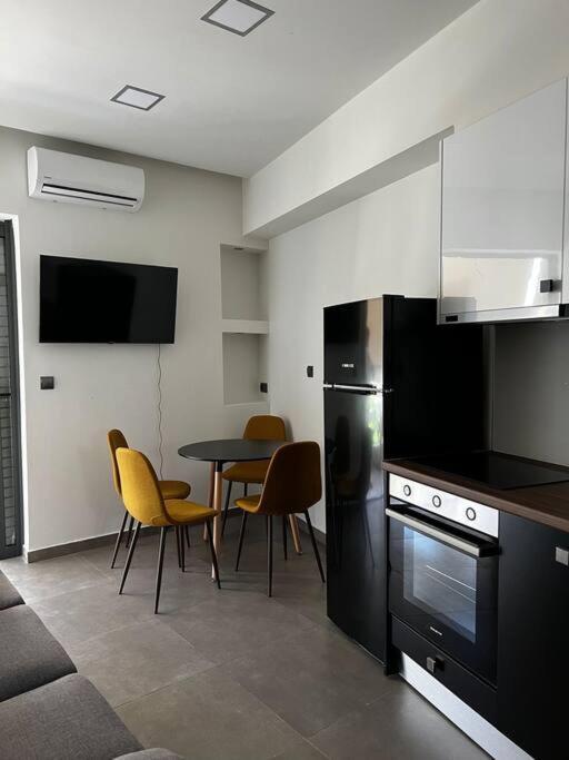 Faronita - Luxury Apt In The Heart Of كالاماتا المظهر الخارجي الصورة