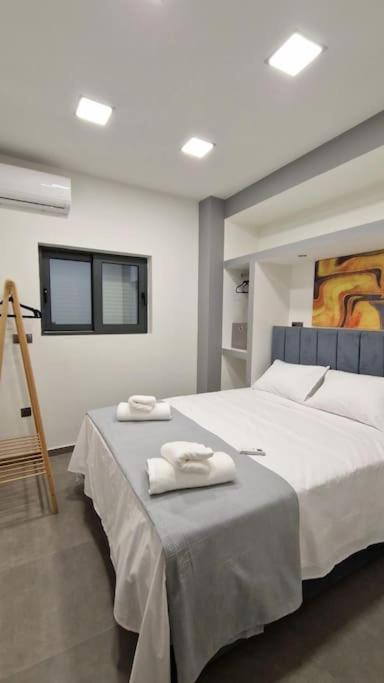 Faronita - Luxury Apt In The Heart Of كالاماتا المظهر الخارجي الصورة
