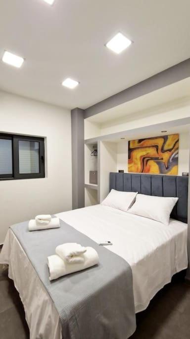 Faronita - Luxury Apt In The Heart Of كالاماتا المظهر الخارجي الصورة