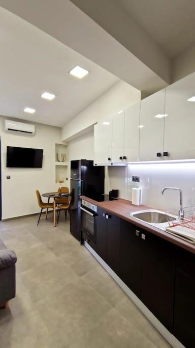 Faronita - Luxury Apt In The Heart Of كالاماتا المظهر الخارجي الصورة